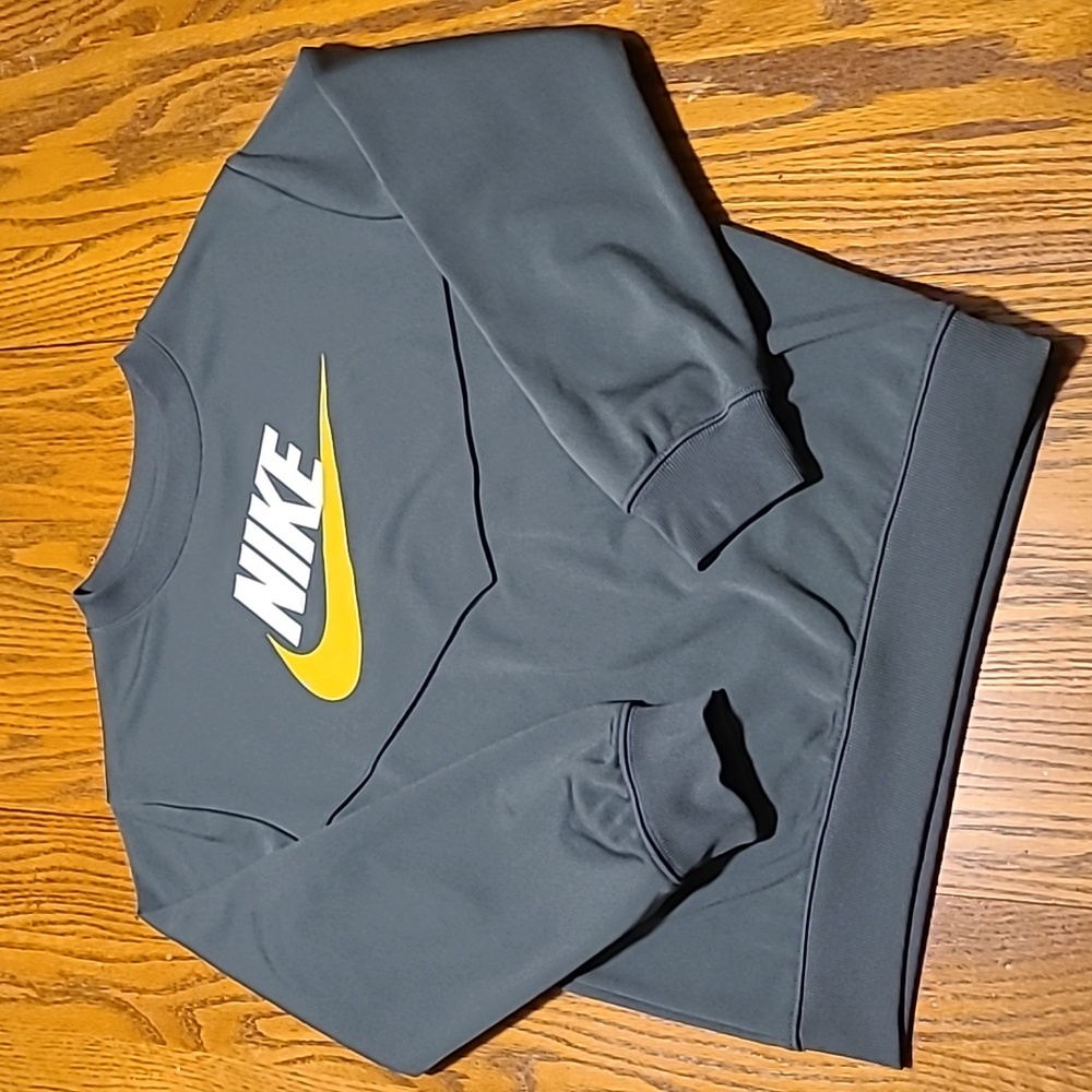 Nike Athletic Crewneck Sweatshirt with Gold Logo - Boy's Medium